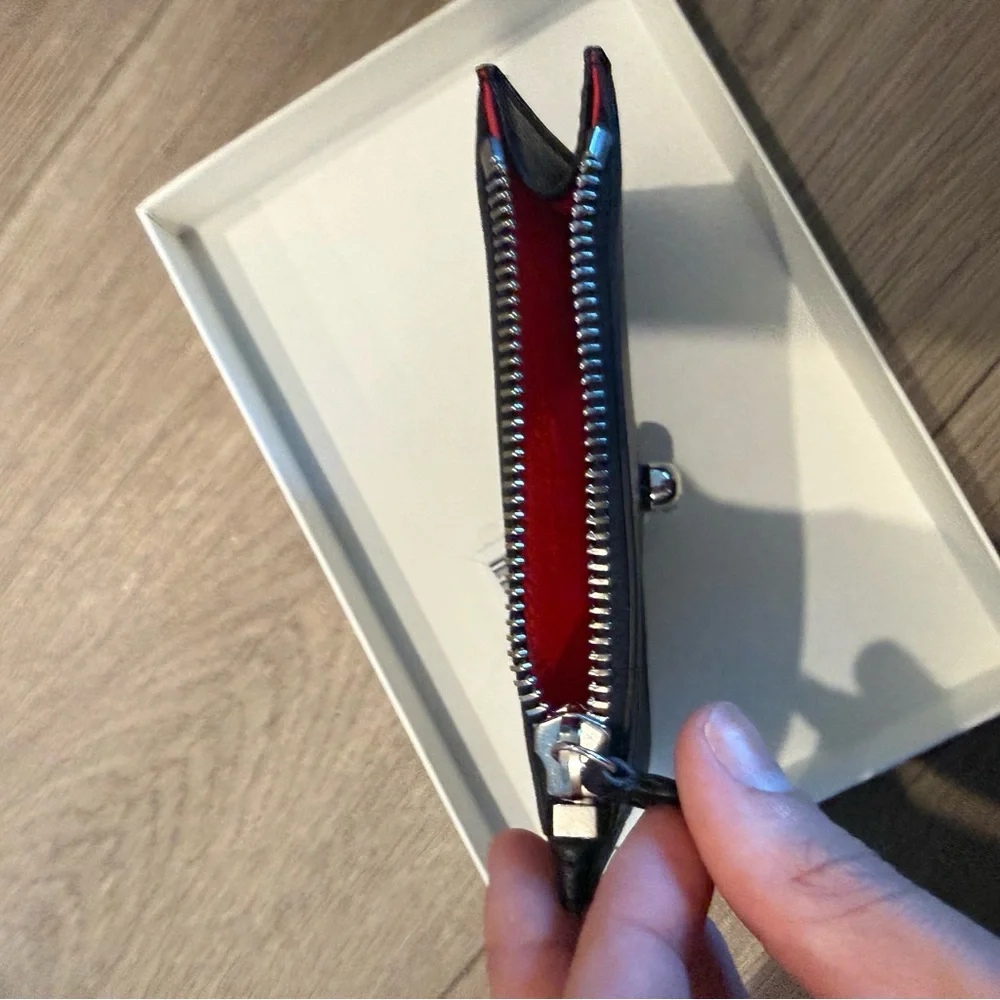 Alexander McQueen Black Leather Card Holder with Skull Accent. NWT. - Picture 3 of 5